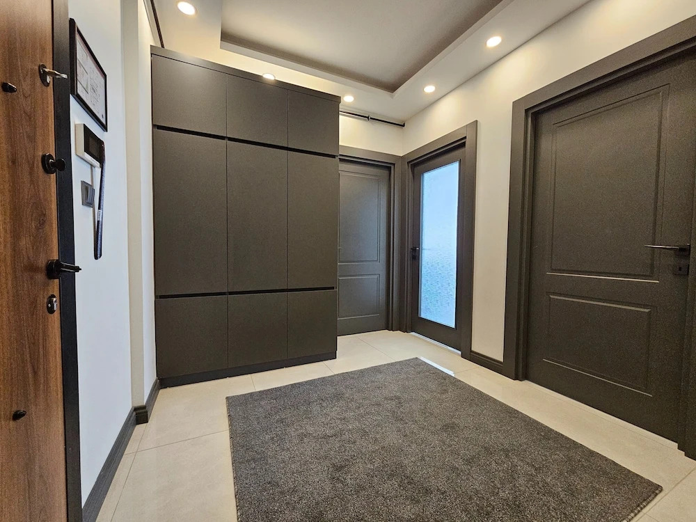 Professionally Maintained Spacious New Suites 2-1
