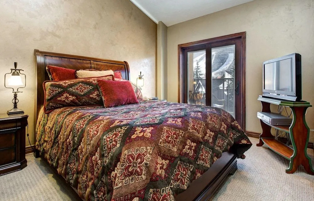1BR 2BA Newly Renovated Condo Park City by RedAwning
