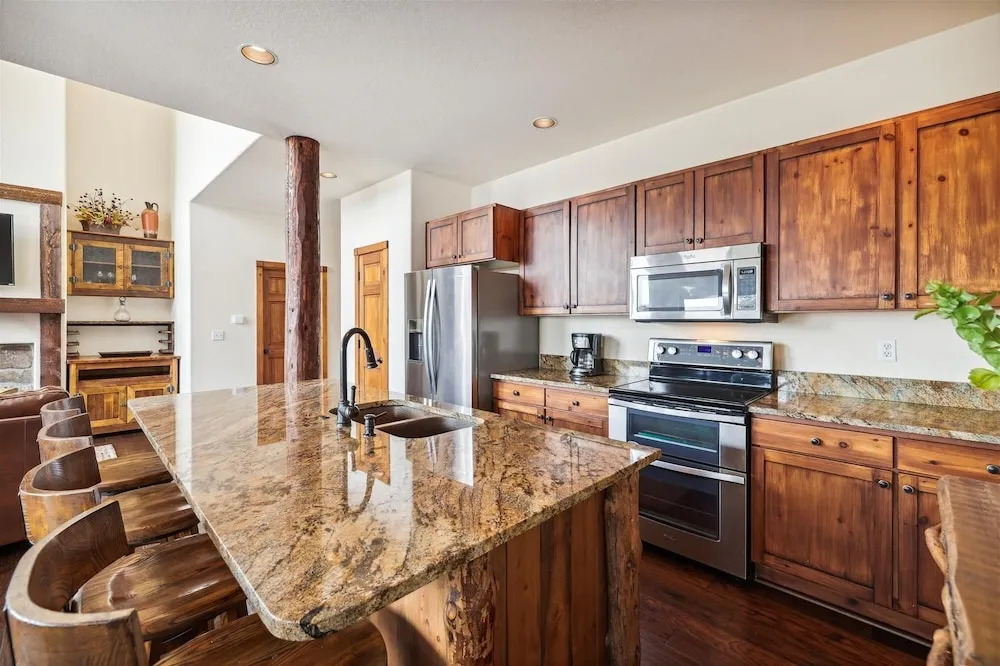 Water Dance Retreat 4 Bedroom Townhouse by RedAwning