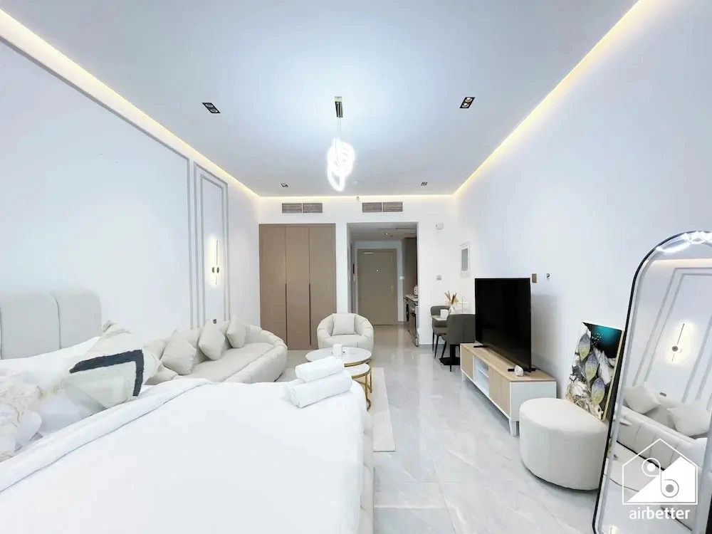 Relaxing ST Getaway Balcony, Pool & Gym Access