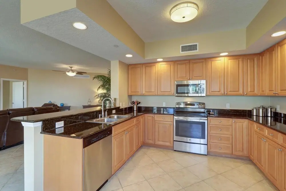 Stunning Beach Front 3 Bd Apartment @ Clearwater Belle Harbor 401
