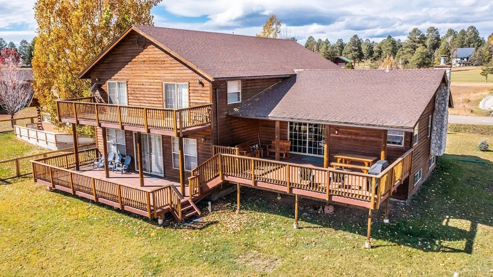 Pet Friendly Large Great Mountain Gathering