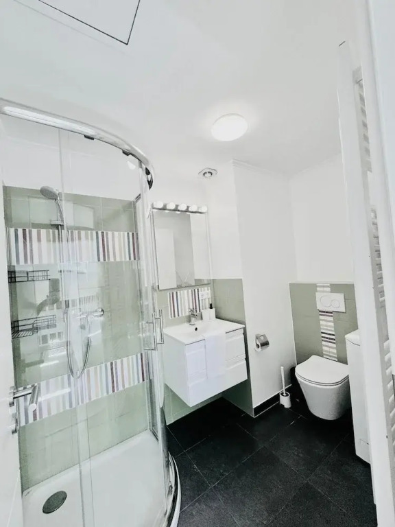 One bedroom flat near train station