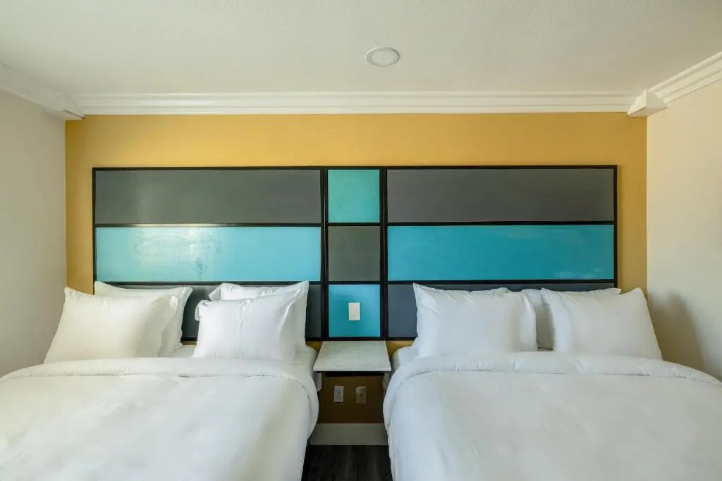 Hotel Avenida Victorville I 15