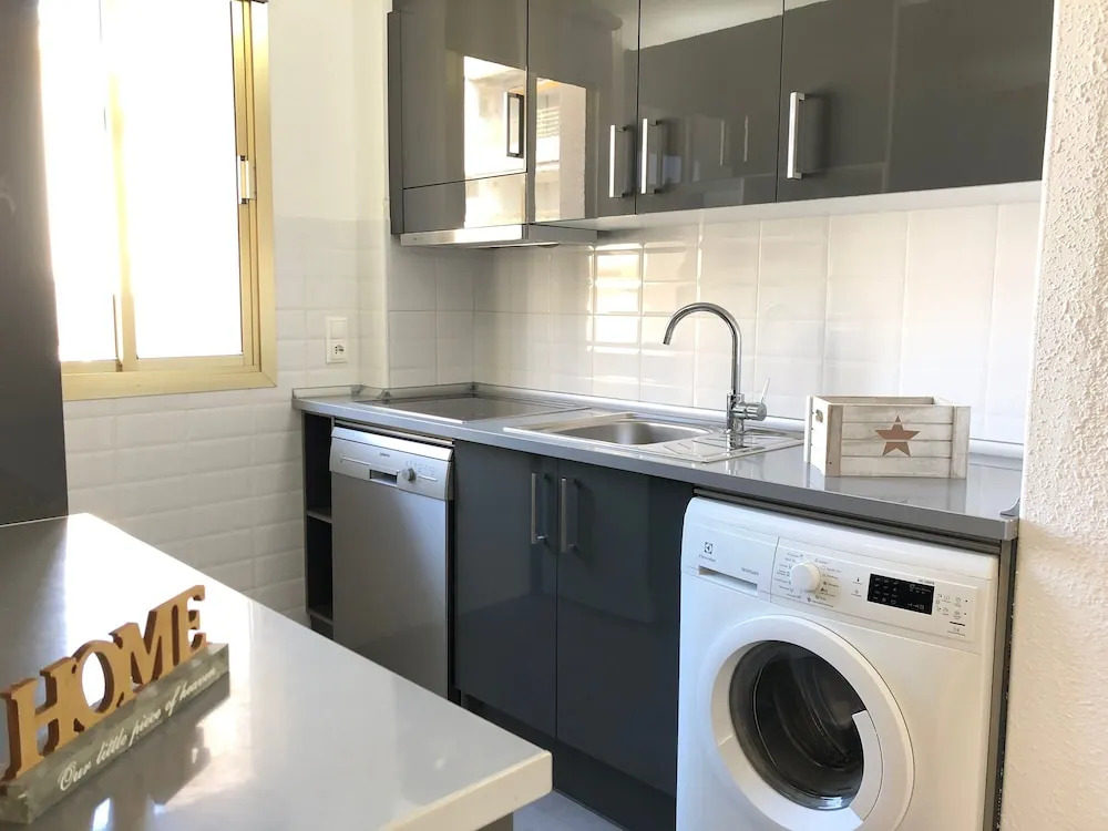 T&H Novelty 415 Family Apartment
