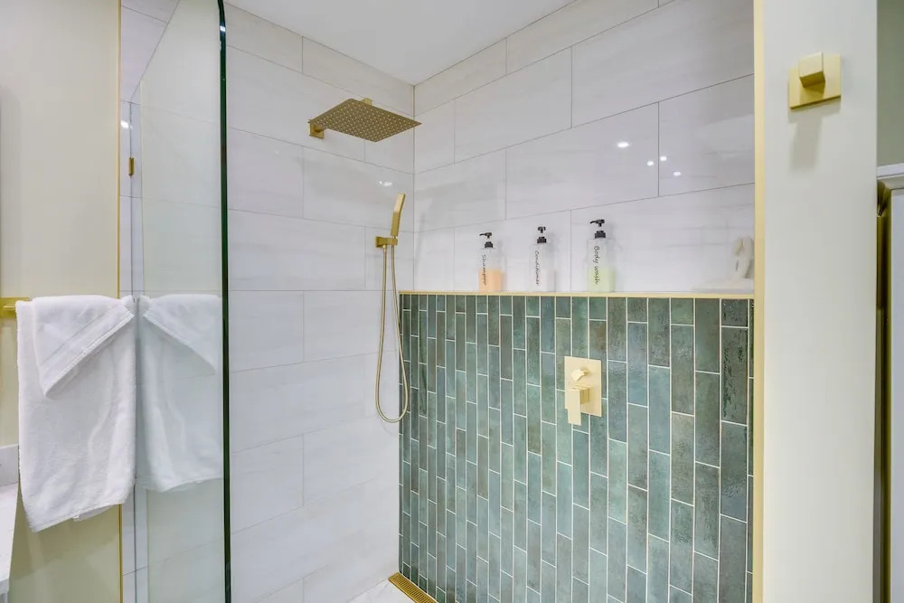 Chic Palm Coast Escape: Lanai & Heated Pool!