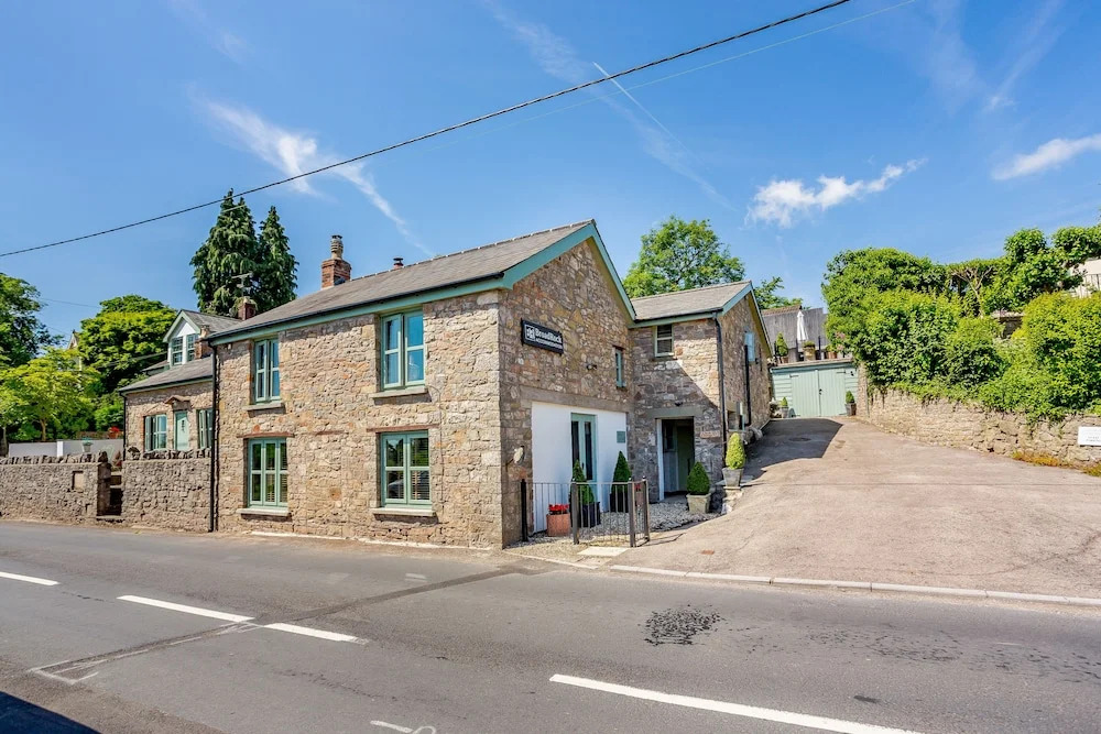 Broadrock Accommodation - Clock Cottage