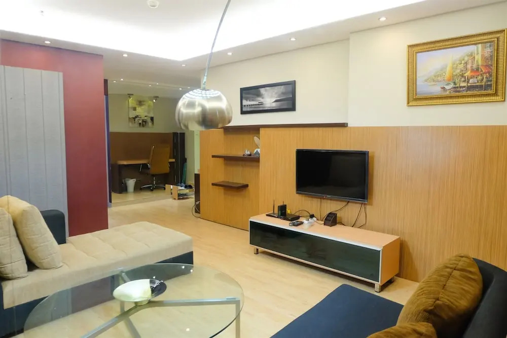 Best 1BR Apartment at Hampton's Park Residence