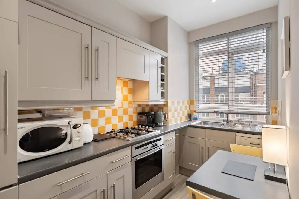 Fully Redecorated Lovely 1 Bed Home in Westminster