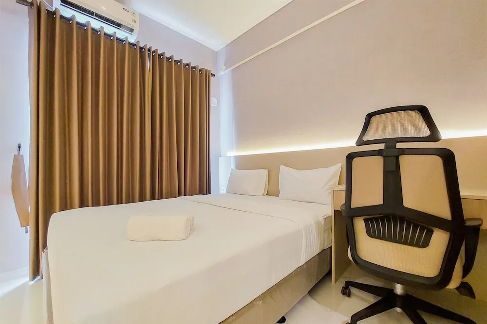 Elegant and Comfy Studio at Sky House BSD Apartment By Travelio