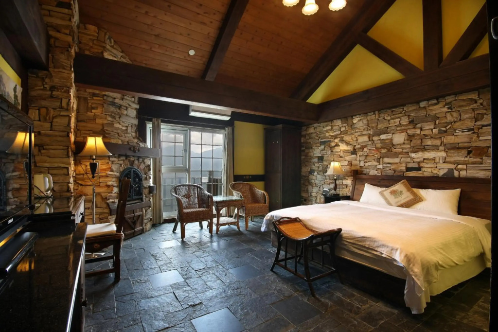 Provence Rose Lodge