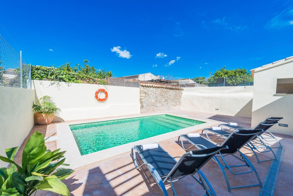 Pegaso in Campanet With 4 Bedrooms and 2 Bathrooms