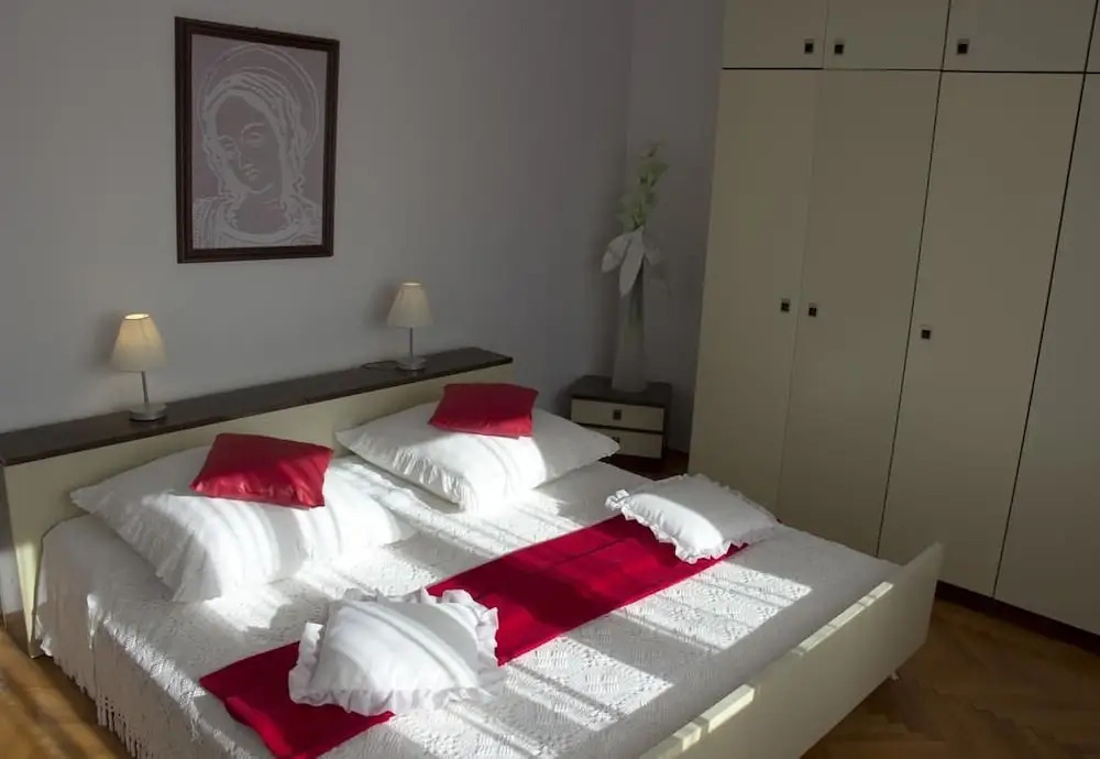 Boutique Apartment in villa with pool 2