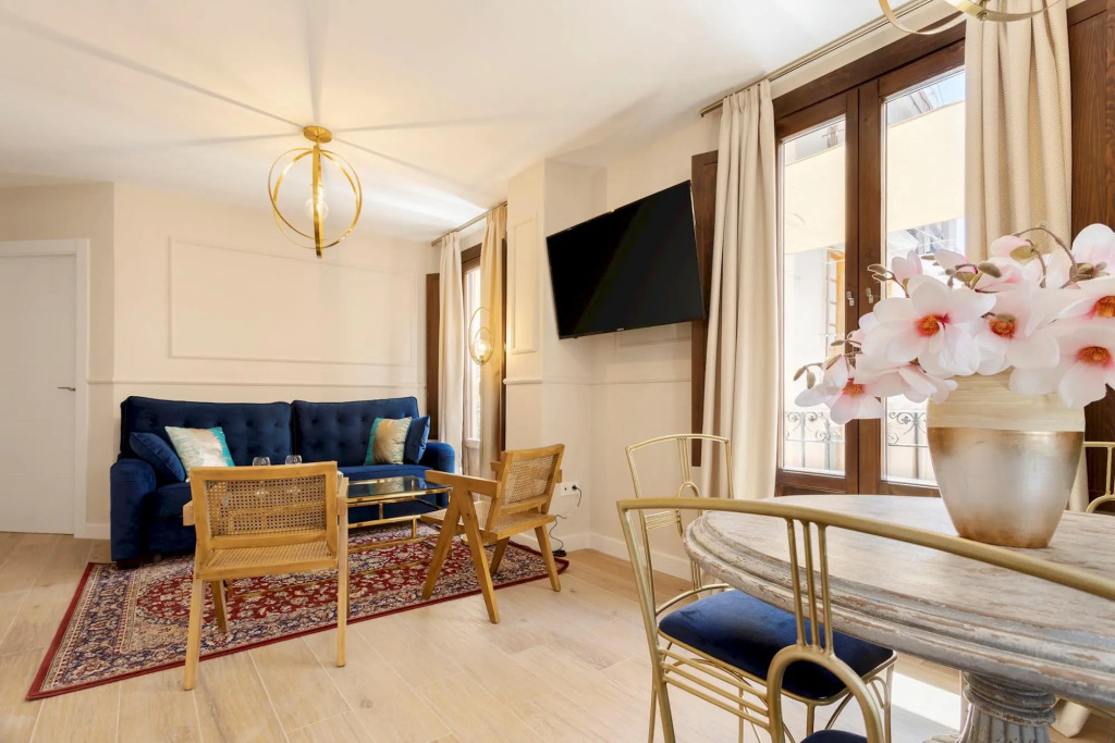 Beautiful 1 bd apartment in the heart of Granada. Mesones II