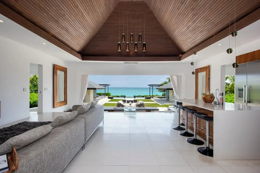 Oceanfront Oasis: Renovated Villa With Pool