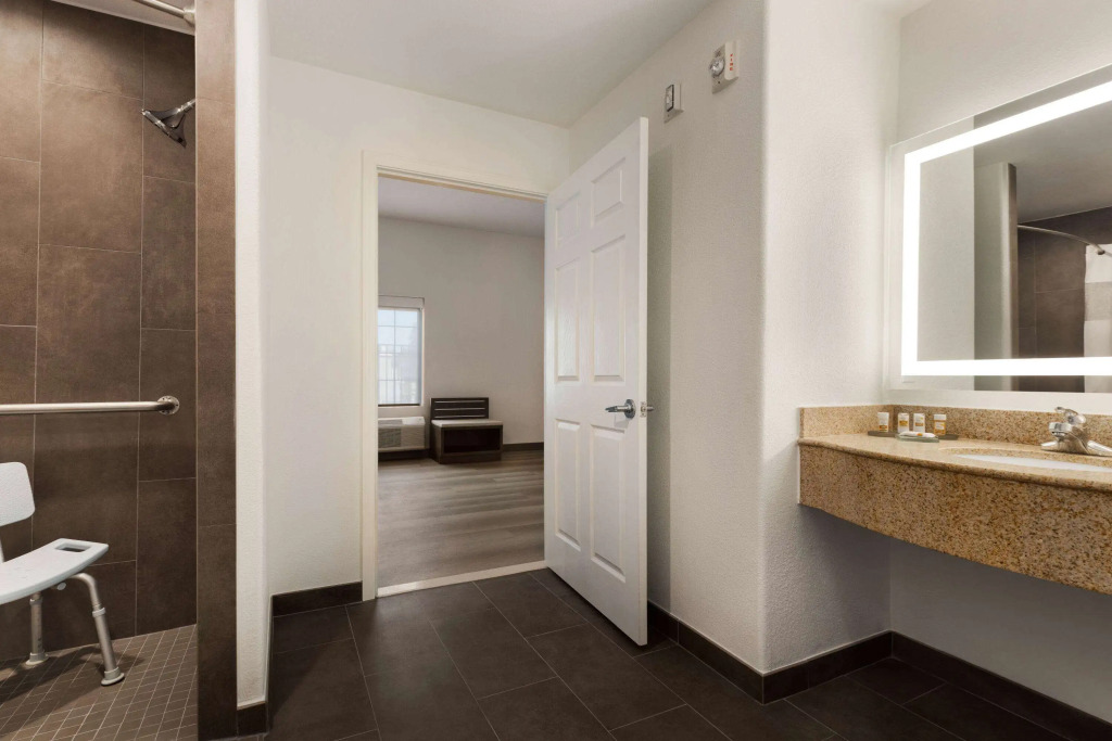 La Quinta Inn & Suites by Wyndham Port Arthur