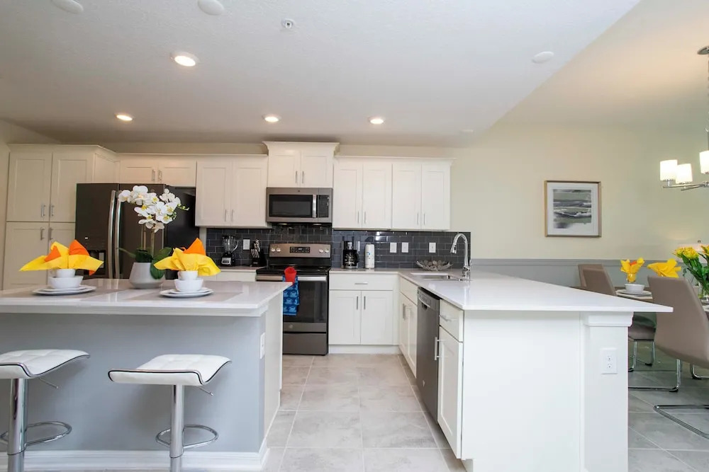Luxurious 2 Bd Close to Disney Storey Lake 204 3131