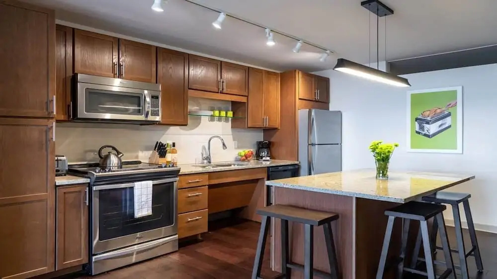 18th FL Stylish CozySuites w/ roof pool, gym #2