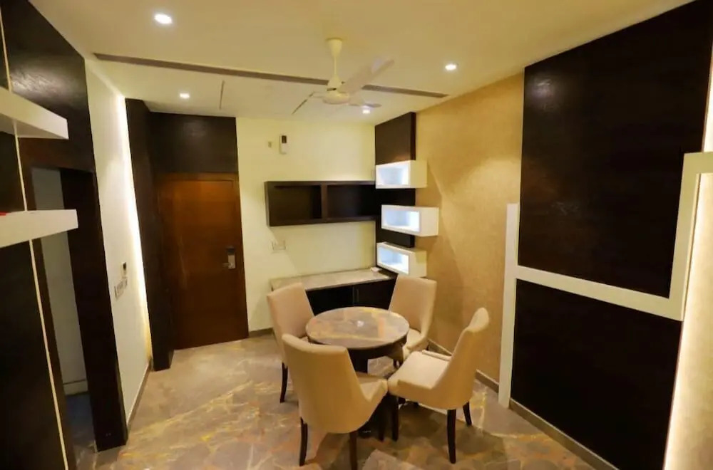 Hotel Skylark