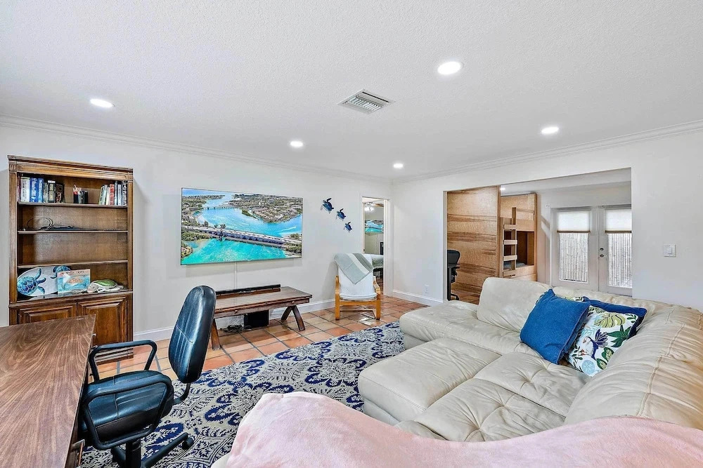 1 Mi to Shore: Pet-friendly Lake Worth Beach Home