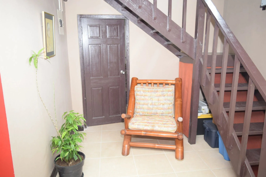 New Kingston Guest Apt at Evans