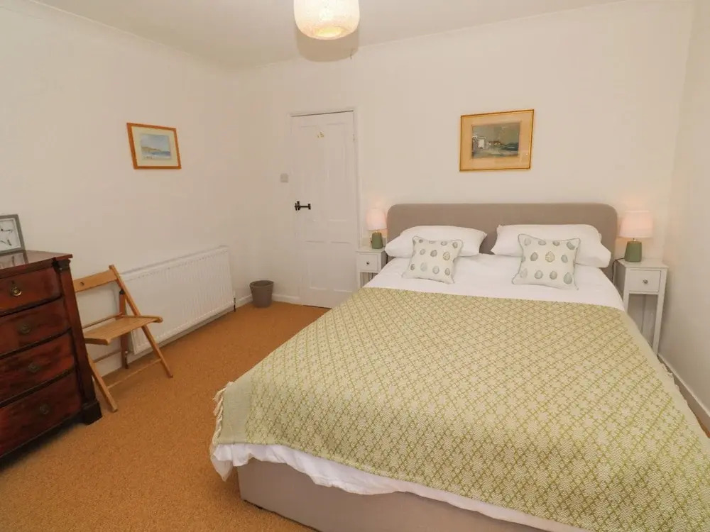 6 Bellair Road