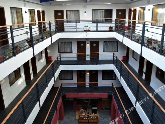 Kangsang Youth Hostel (Potala Palace Jokhang Temple)