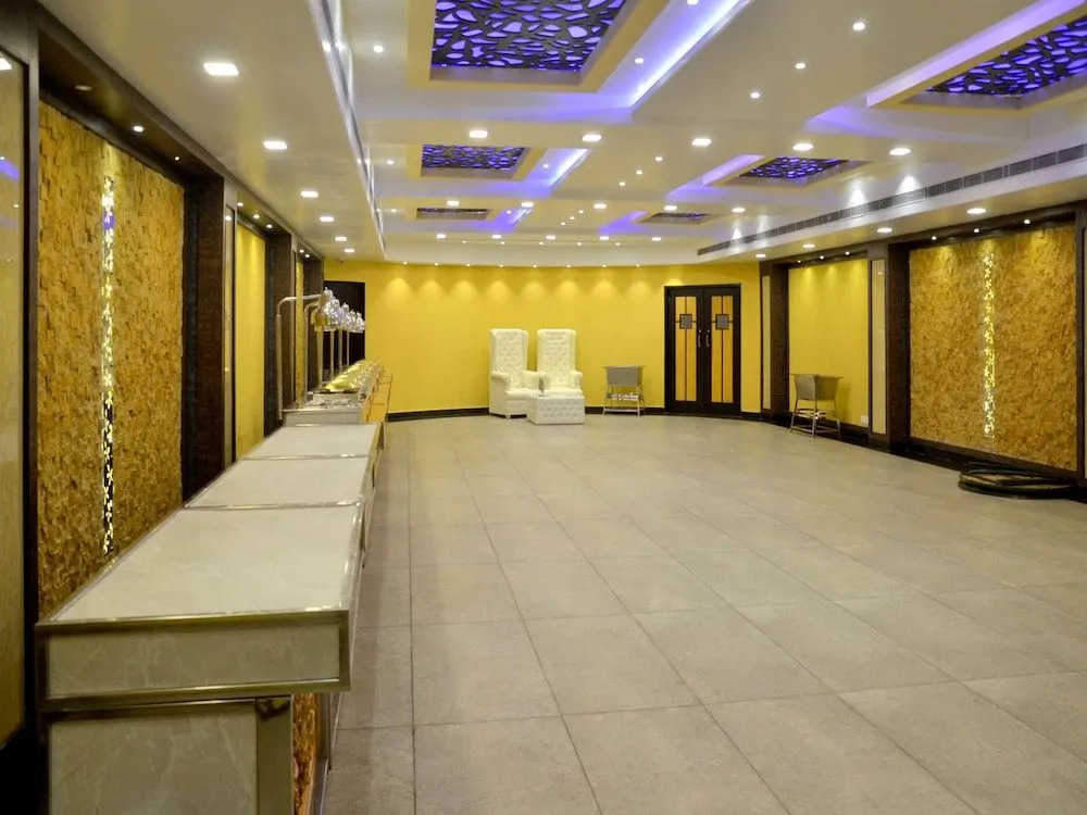 OYO 5777 The President Hotel
