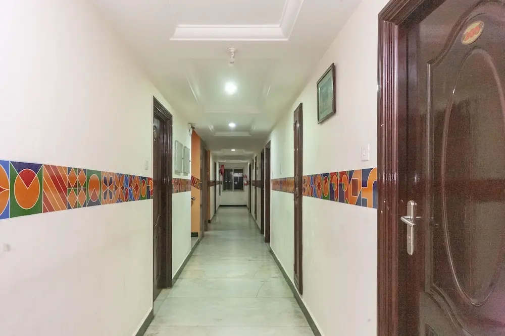 OYO 10807 Hotel Auro