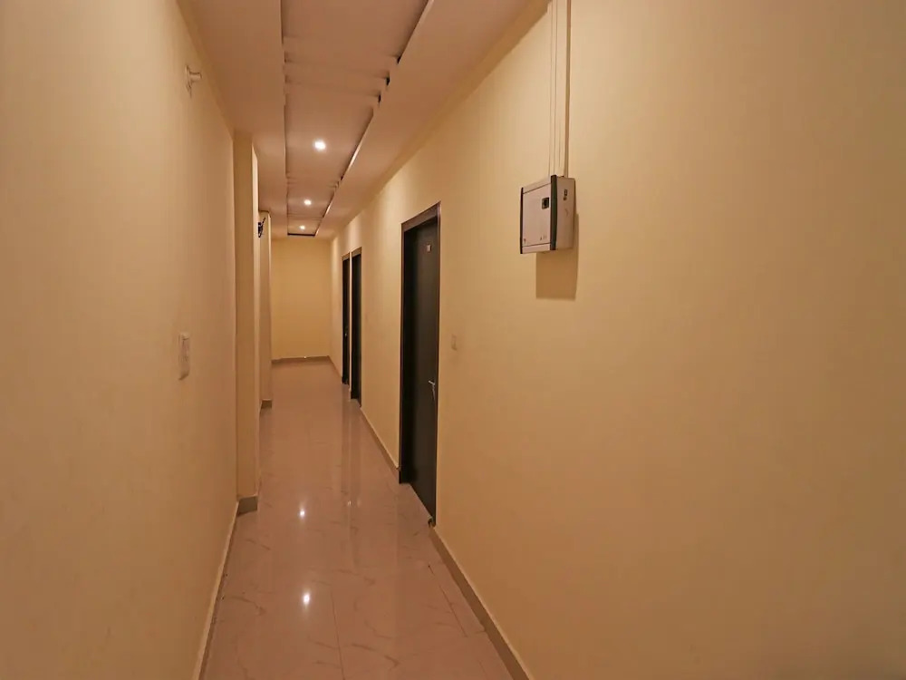 OYO 11572 Hotel Radha Regent