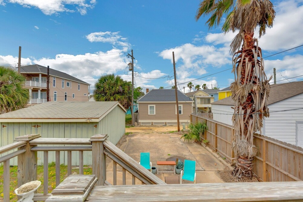 Lazy Days Cottage - Amazing Views And Great Location! 2 Bedroom Home by Redawning