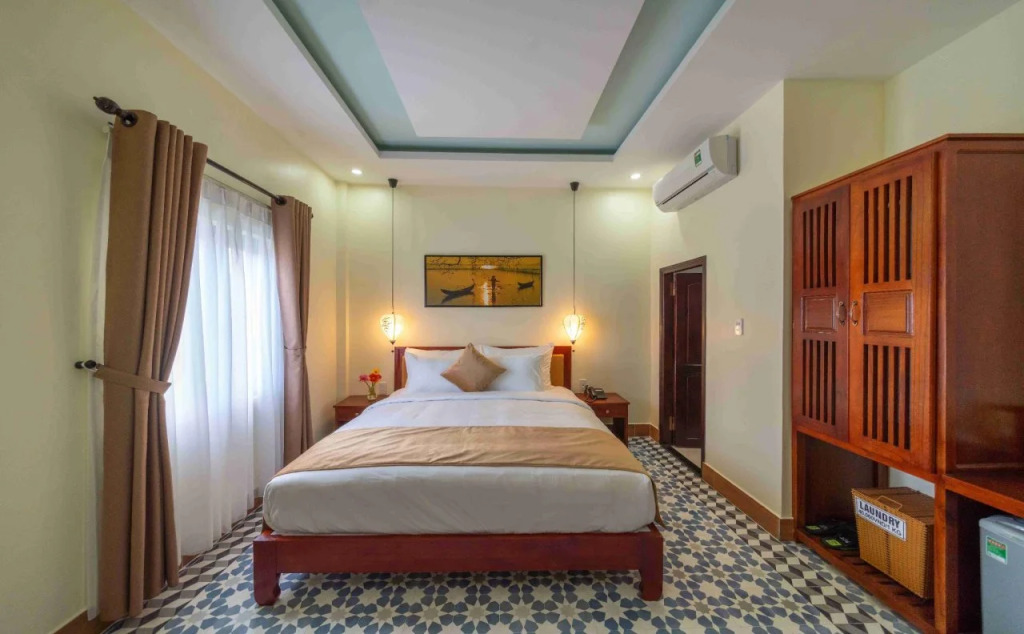 The Lake Hoian Hotel
