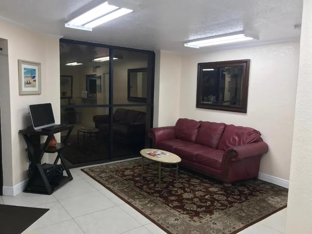 At Home Inn - Fort Pierce