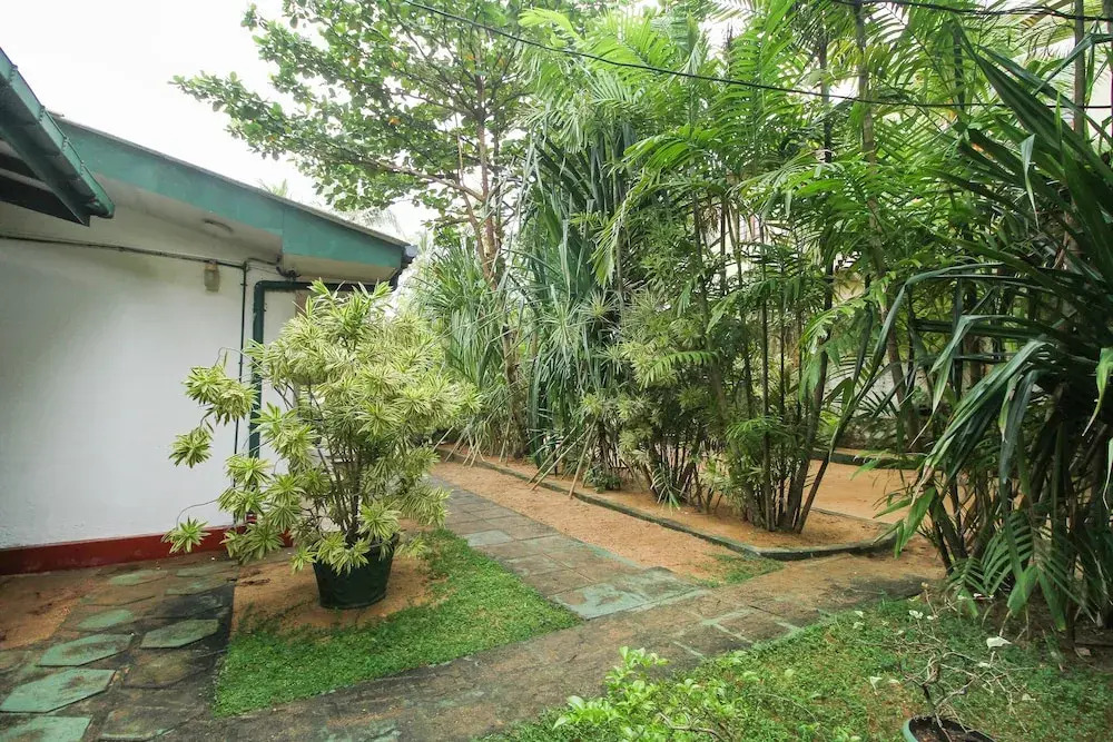 OYO 447 Lavila