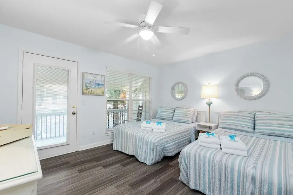 Searenity Awaits: 2-bd, 2-ba Coastal Escape! Perfect for 5! Pet Friendly!