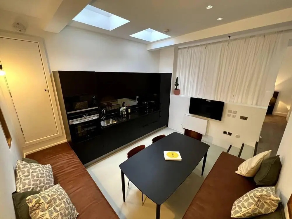 Design led 1 Bedroom Flat in Buzzing Queens Park