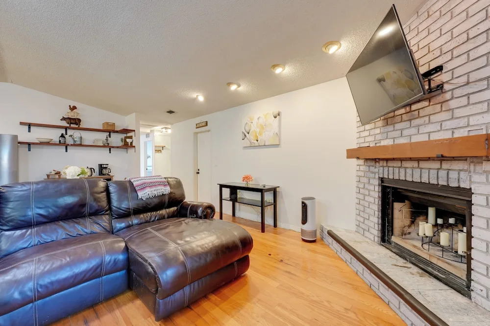 Pool & Patio Access: Breezy Getaway in Palm Harbor