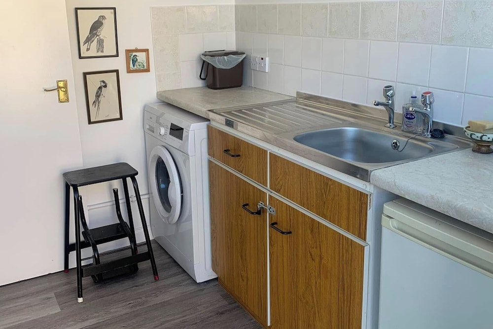 2-bed Cottage Sleeps 5 - Pets Ok - Free Parking