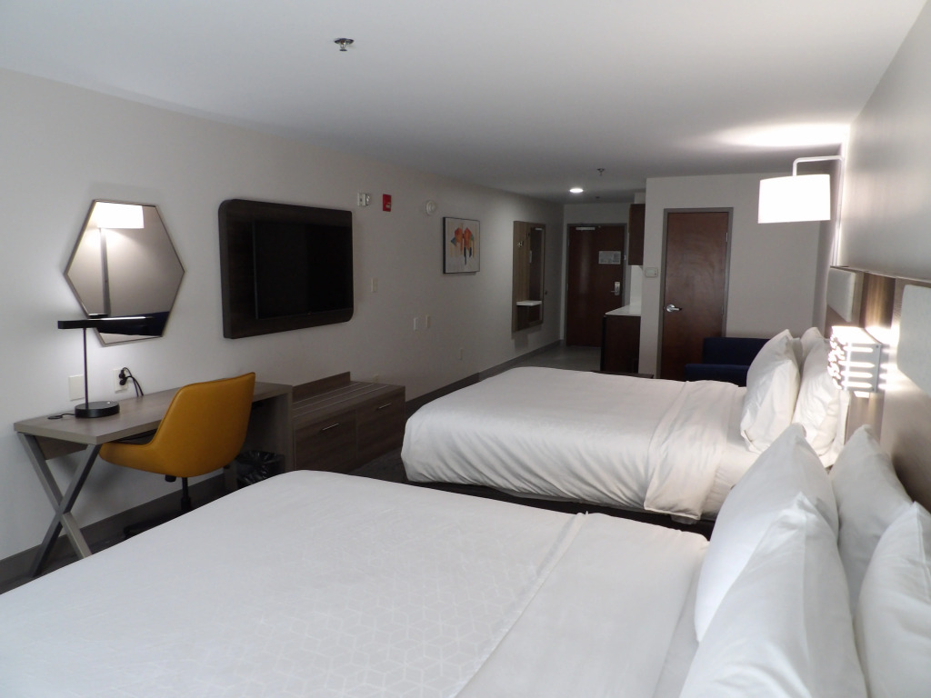 Holiday Inn Express & Suites - Huntsville Airport by IHG