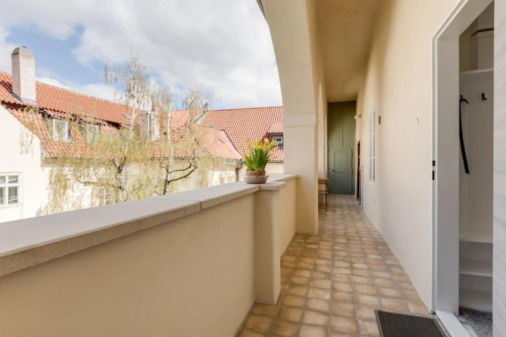 Apartment Thunovská 10