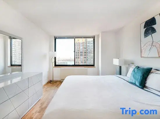 Luxury 2 Bed 2 Bath Unit in Prime Location of NYC