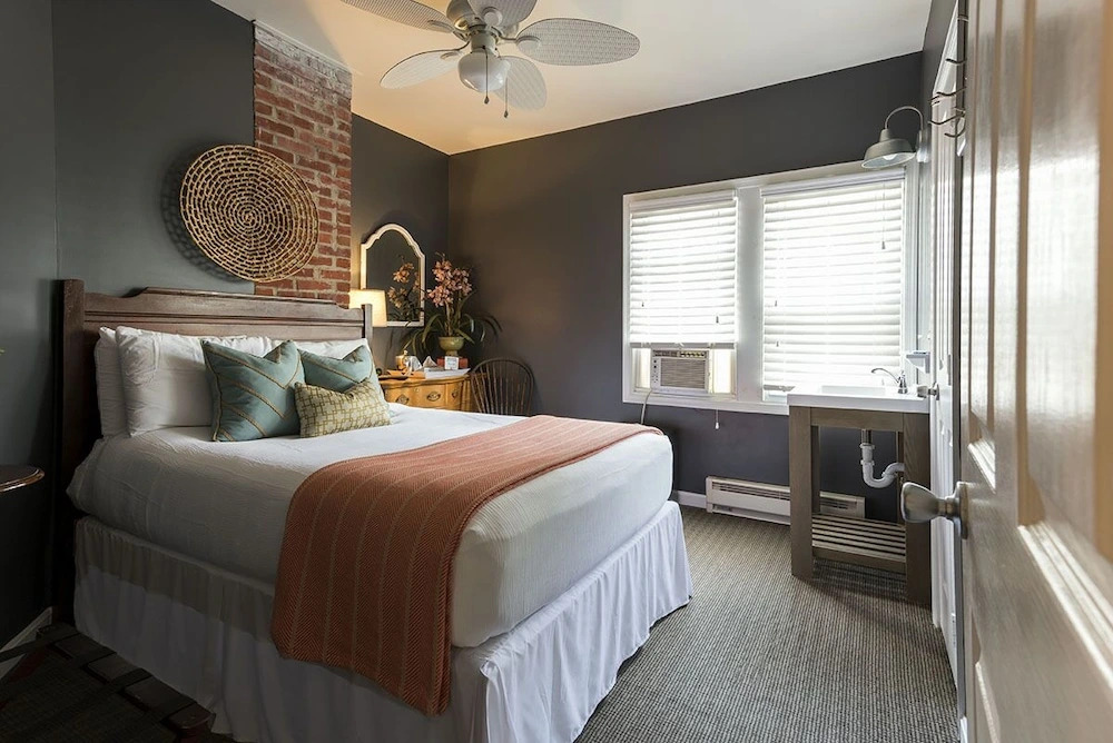 Rehoboth Guest House - Adults only