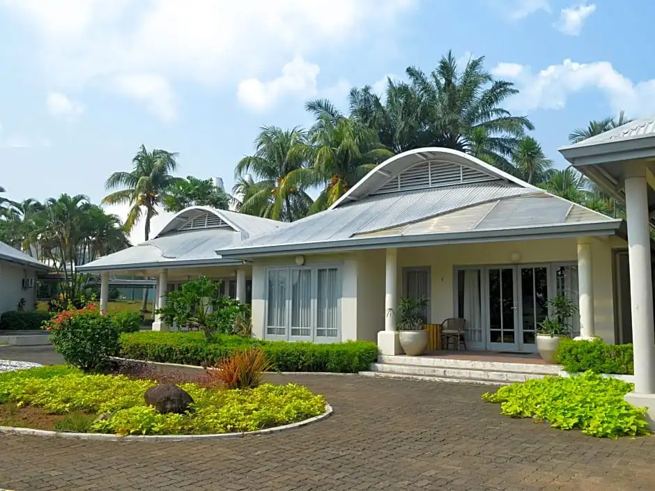 Bungalow Modern Golf & Country Club