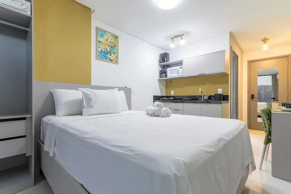 Breeze Residence #111 Beachfront by Carpediem