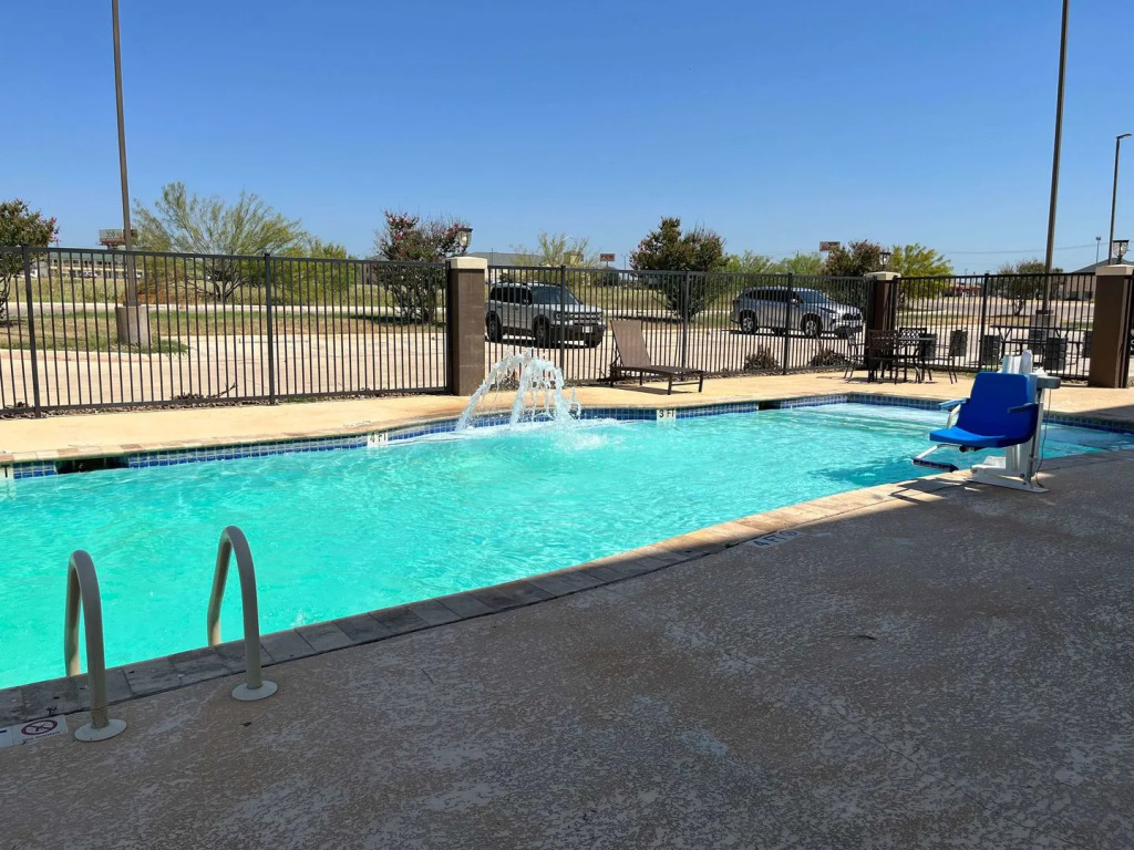 Quality Inn & Suites Pearsall