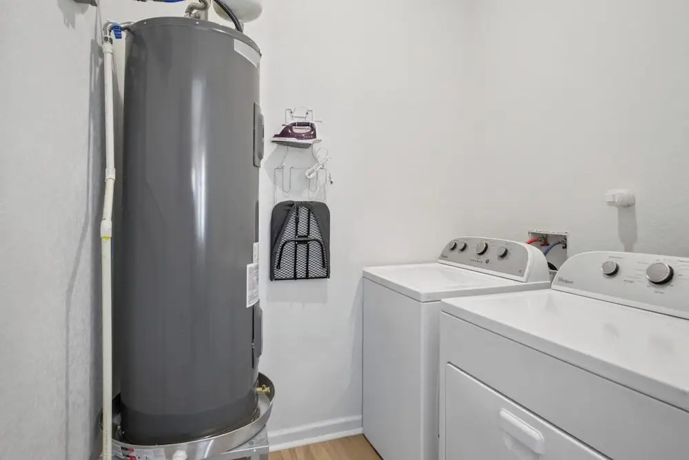 Perfect 2BR 2BA Base Clean Modern Near Downtown