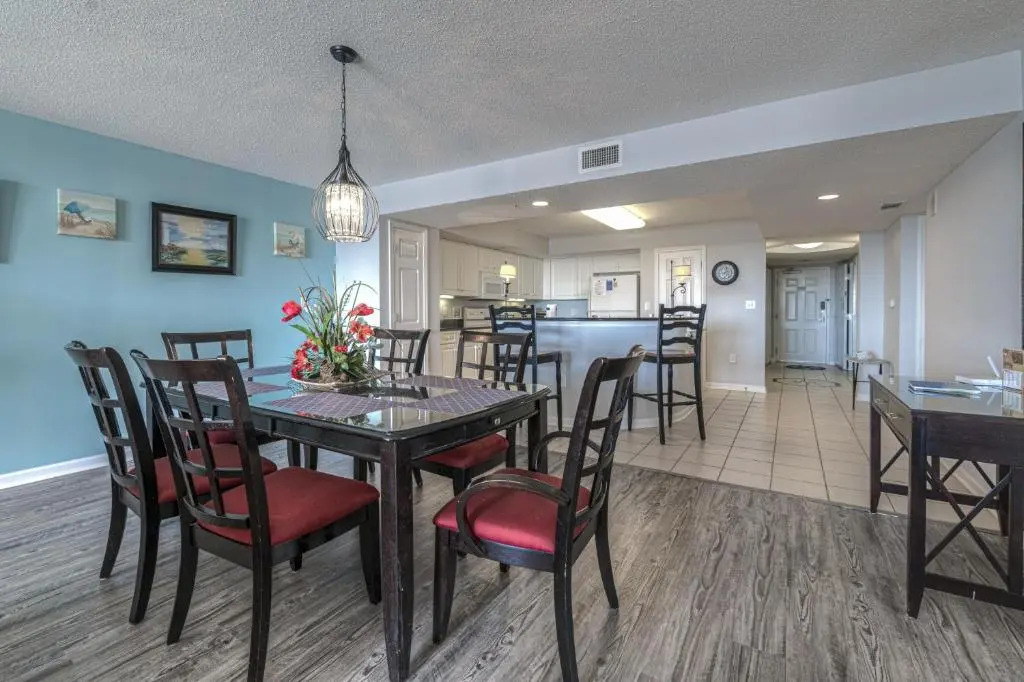 Yacht Club Villas #1-703