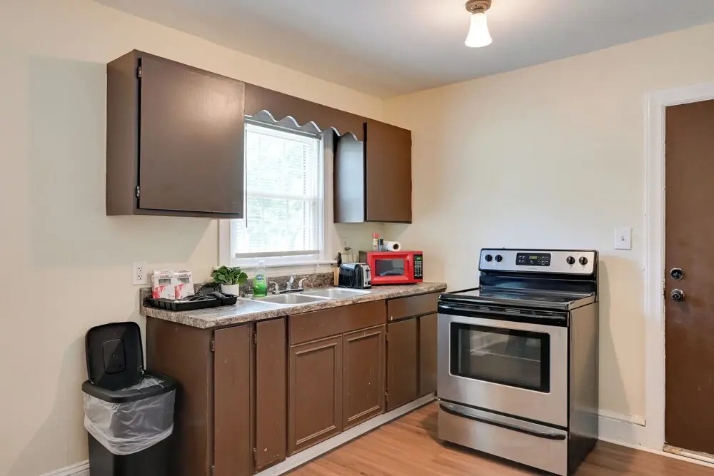 5 Mi to Uptown: Charlotte Hideaway w/ Yard