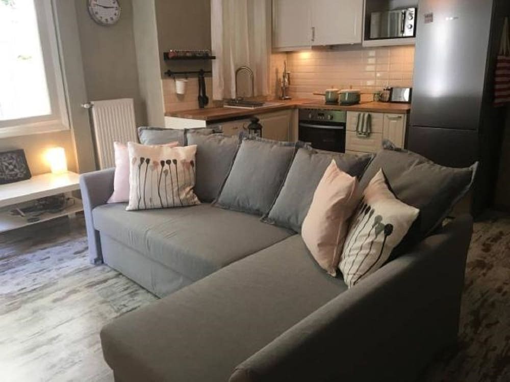 Cozy smart apt with courtyard in Koukaki