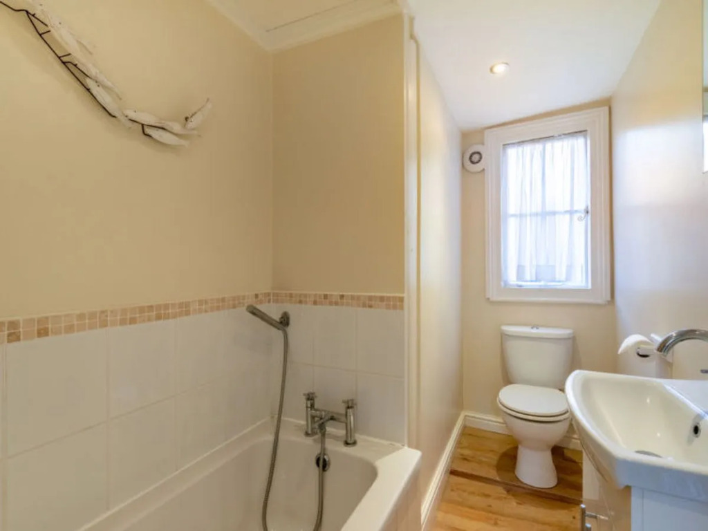 3 Bed in Aldeburgh oc-reg